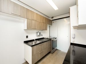 Image 12 - 919330