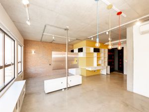 Image 6 - 919330