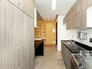 Image 13 - 919330