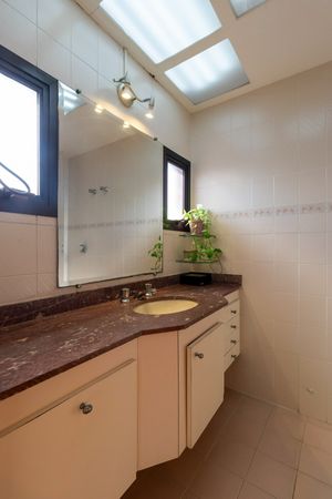 Image 19 - 919334