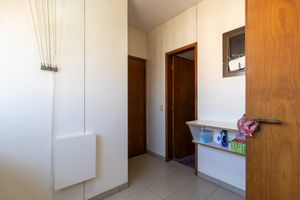 Image 33 - 919334