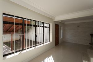 Image 12 - 919335