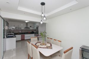 Image 18 - 919335
