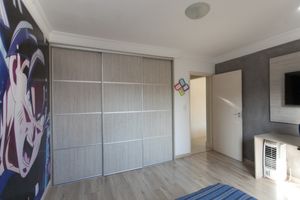 Image 31 - 919335
