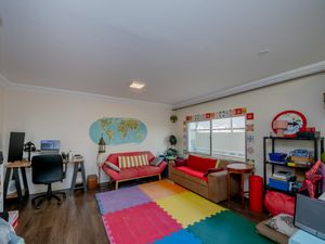 Image 19 - 919336