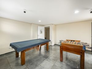 Image 29 - 919340