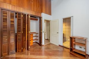 Image 10 - 919347