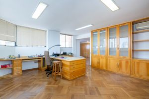 Image 17 - 919348