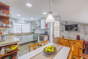 Image 18 - 919349