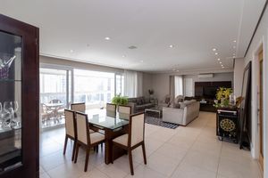 Image 10 - 919352