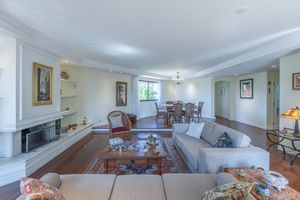 Image 4 - 919357