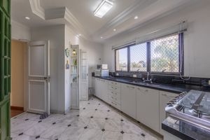 Image 44 - 919357