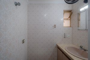 Image 17 - 919366