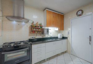 Image 5 - 919366