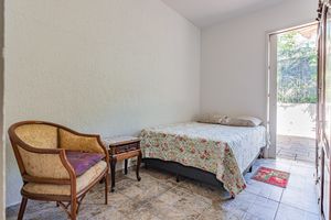 Image 33 - 919379
