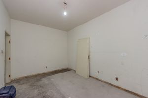 Image 19 - 919380