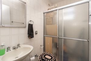 Image 19 - 919394