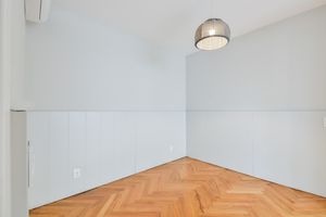 Image 26 - 919396