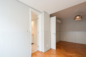 Image 31 - 919396