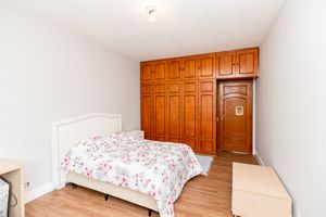 Image 33 - 919400