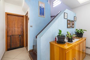 Image 10 - 919403