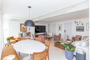 Image 17 - 919427