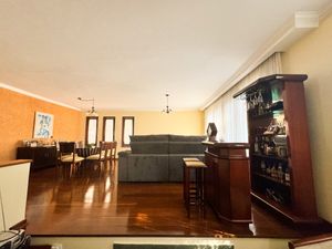 Image 12 - 919468