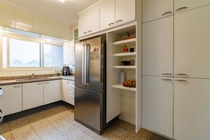 Image 12 - 919478