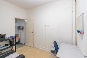Image 23 - 919510