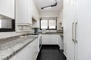 Image 17 - 919529