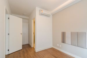 Image 19 - 919530