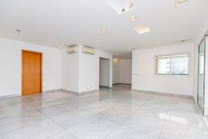 Image 4 - 919536