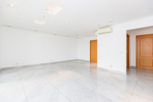 Image 7 - 919536