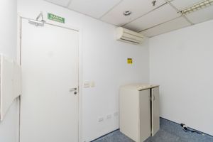 Image 18 - 919543