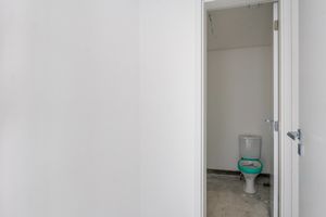 Image 23 - 919550
