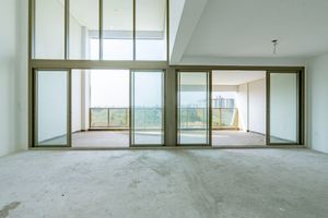 Image 10 - 919550