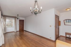Image 3 - 919552