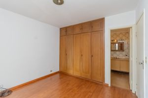 Image 19 - 919552