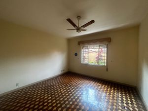 Image 8 - 919563