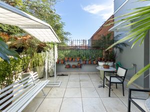 Image 19 - 919566