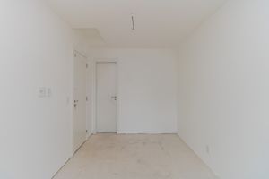 Image 15 - 919575