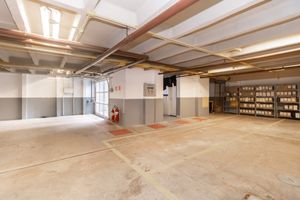 Image 7 - 919580