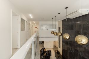 Image 19 - 919580