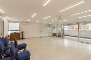Image 21 - 919580