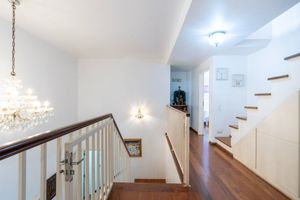 Image 31 - 919582