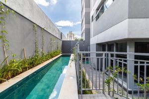 Image 9 - 919585