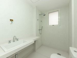 Image 19 - 919604