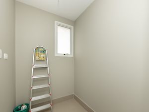 Image 32 - 919604