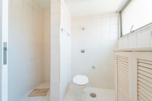 Image 23 - 919608