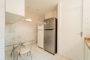 Image 32 - 919608